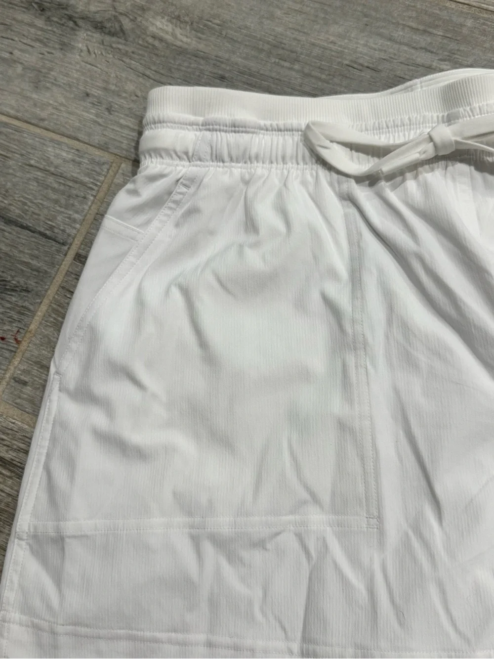 New Lululemon Dance Studio High-Rise Shorts 3.5" WHITE Sz: SMALL NWT Athletic - Picture 4 of 6
